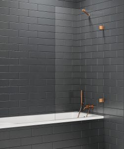AVEXA badekarvegg - Fastvegg m/diagonal beslag - 6 mm glass